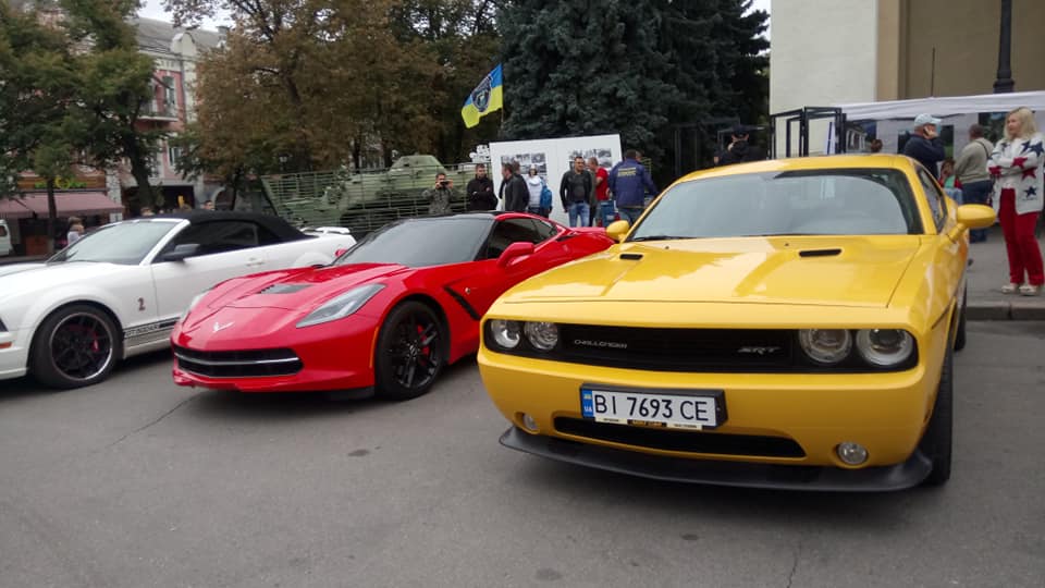 Виставка спортивних авто